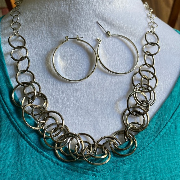 EUC Silver Tone Chain Link Necklace and Hoop Pierced Earrings Set - Picture 1 of 4